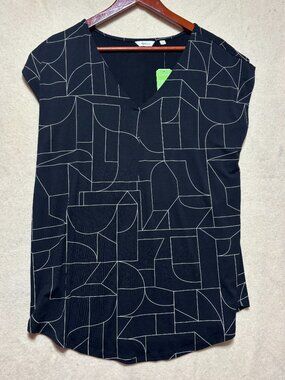 Reitmans Women's lrg Black Geometric Print V-Neck Blouse Short Sleeve Career C